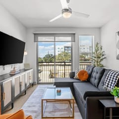 King 1 BD 1BA Suite w Pool/Gym/Parking & Office!