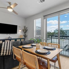 Lux King Suite | Gym | Pool | Techridge