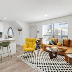 Sleeps 3 ~ Near American Airlines Center + the Medical District + Downtown/Uptown