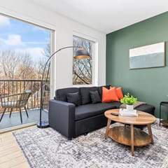 Stylish 1BD 1BA Condo w Patio, Free Wi-fi & Gym