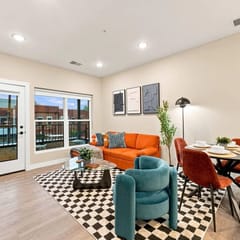 Modern 1BR Apt with Balcony, Gym and Free Parking