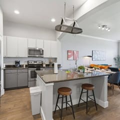 Sleeps 3 | Downtown & Sport Stadiums Nearby | Pool + Gym + Free Parking