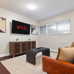 Stylish & Relaxing - W/ Workspace - Fast wifi