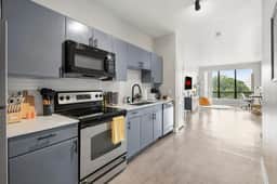 Galleria Retreat | Pool | Free Parking | Gym - Image 3