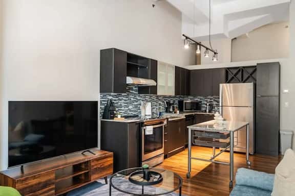1 Bed+co-working+Stadium+CBD! - Image 1