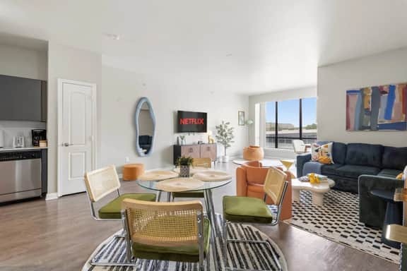 Galleria Retreat | Pool | Free Parking | Gym - Image 2