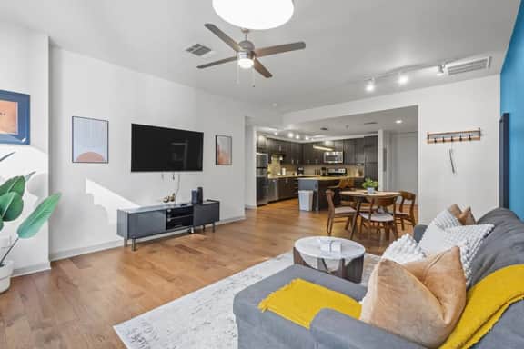 Luxe Apt W/Parking CityView|Pool|Gym|PoolTable - Image 4