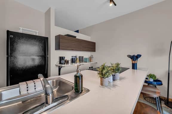 Midtown Modern 1BR | Near Wayne State & DIA - Image 3